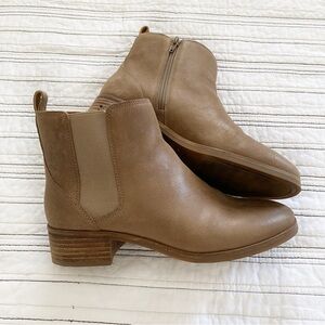 Lucky Brand Podina Leather Chelsea Style Bootie Taupe size 8.5 39